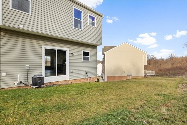 Building Photo - 2858 Canterbury Dr