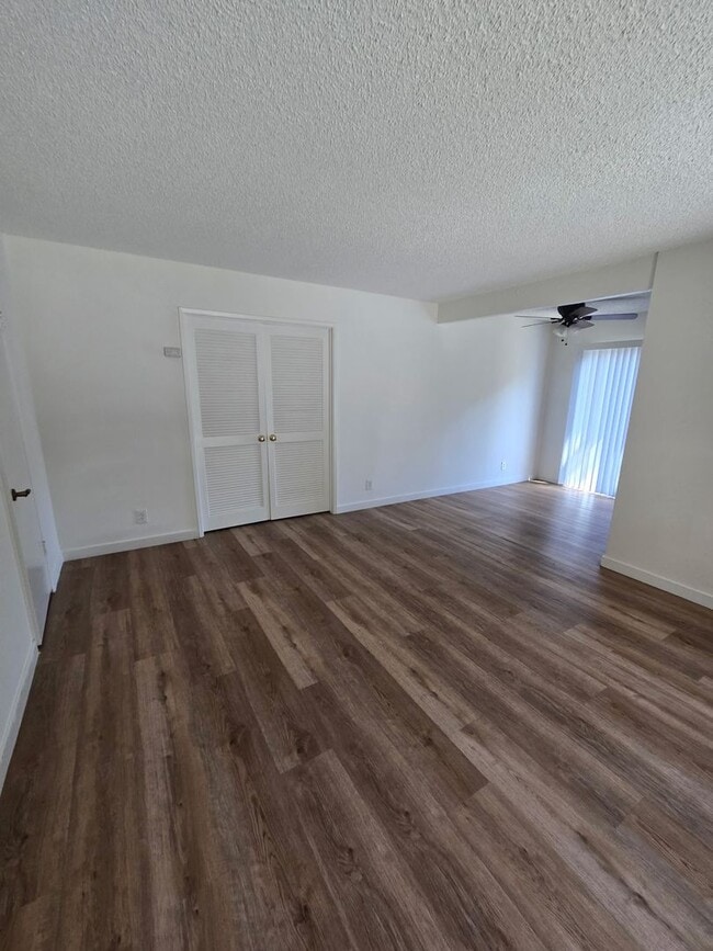 Building Photo - IRVINE 1 BEDROOM 1 BATH CONDO $2250