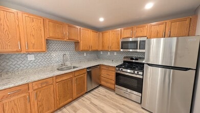 Building Photo - 48 Avonwood Rd