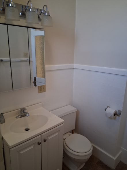 Building Photo - 433 Maplewood Ave