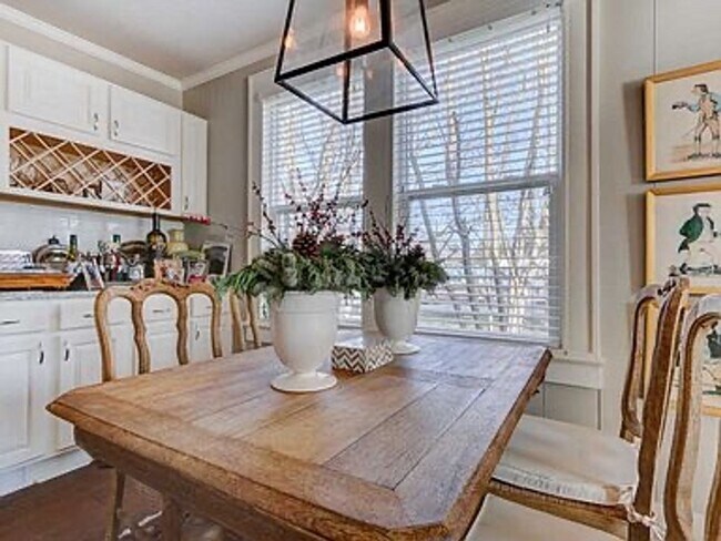 Building Photo - South Knox 3BR/2BA - TWO kitchens; great for roommates