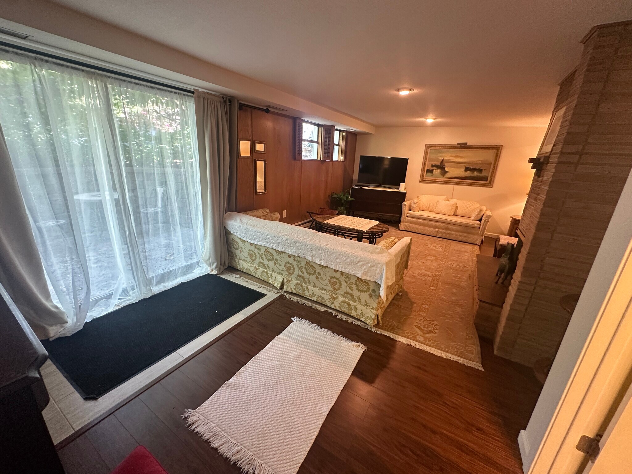 Living Room - 8 - 520 17th Ave SE