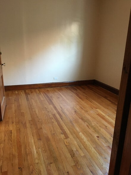 Building Photo - 8735 S Manistee Ave