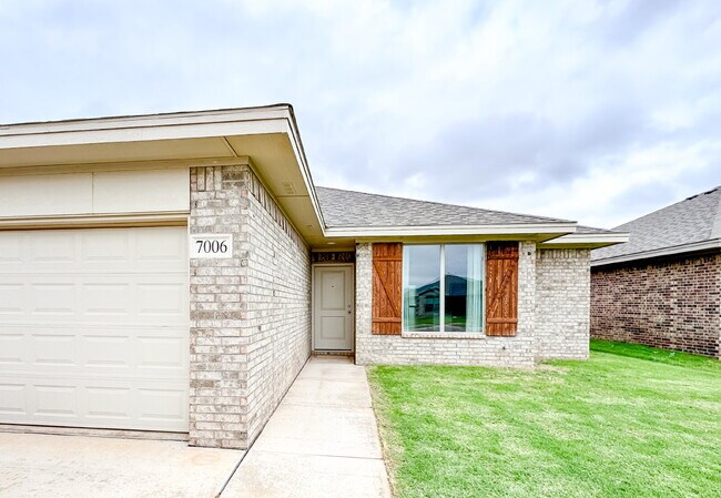Building Photo - Newer Built 3/2/2 in Frenship ISD!