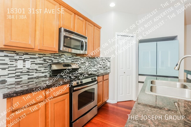 Building Photo - 18301 31st Ave SE