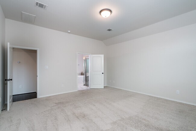 Building Photo - 15518 Lake Meridian Dr