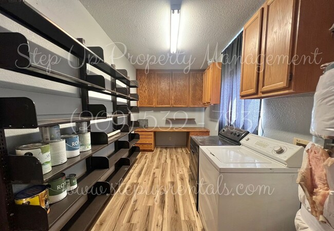 Building Photo - Cedar Ridge 3BR/3BA – Modern Amenities in ...