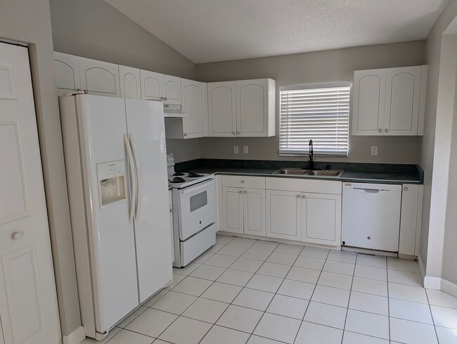 Building Photo - 3570 Sugarplum Ln