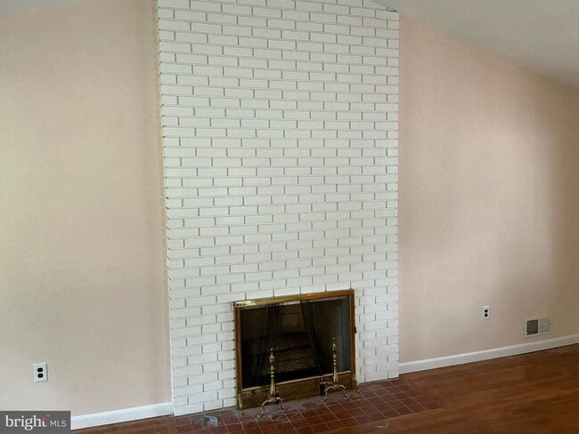 Building Photo - 303 Charlton Ct