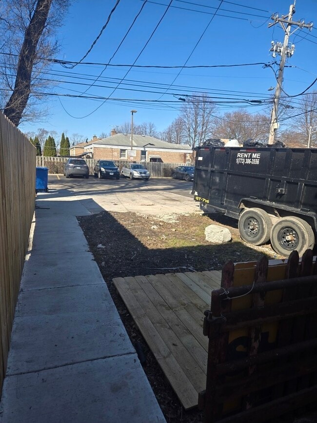 Building Photo - 8304 S Kedzie Ave