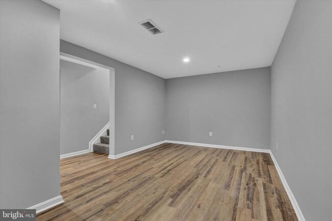 Building Photo - 658 Boxwood Dr