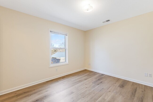 Building Photo - Newly-Updated 3-Bedroom Home in West Ashev...