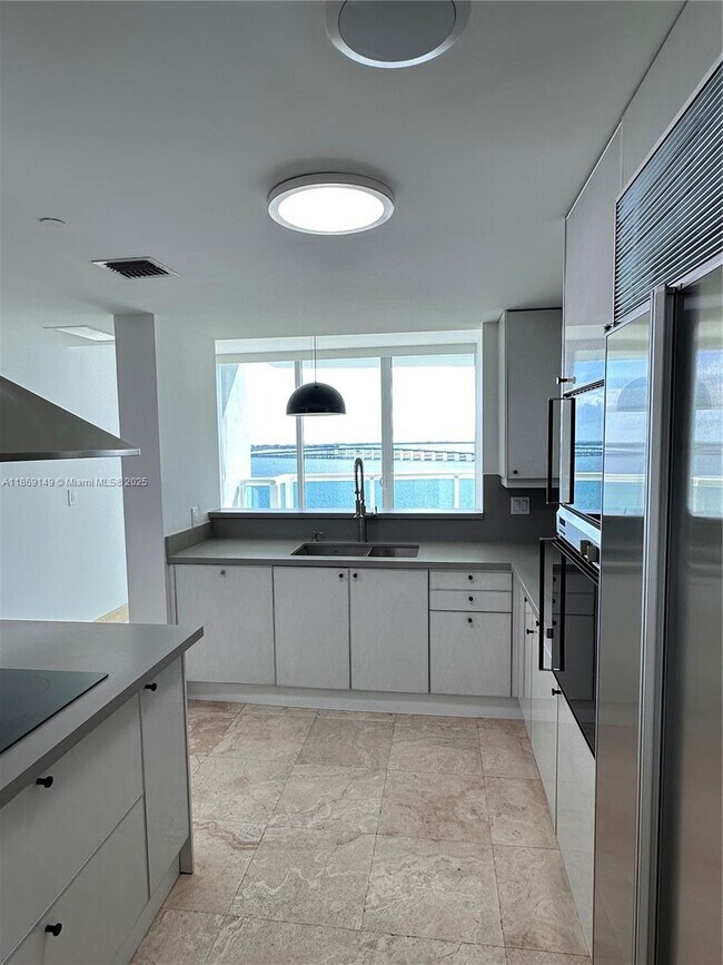Building Photo - 1643 Brickell Ave