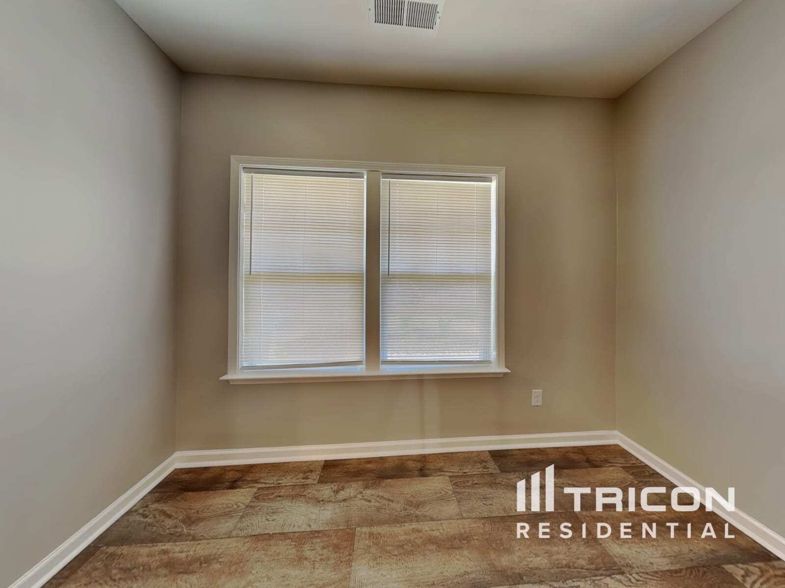 Building Photo - 4664 Wesmar Dr