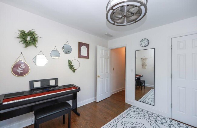 Building Photo - 9900 Barston Ct