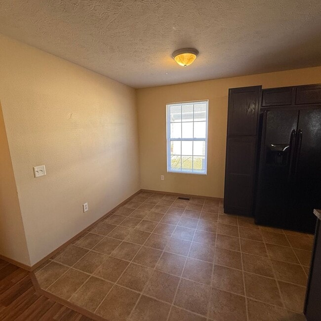 Building Photo - 3 bedroom 2 bath home in Willard School District