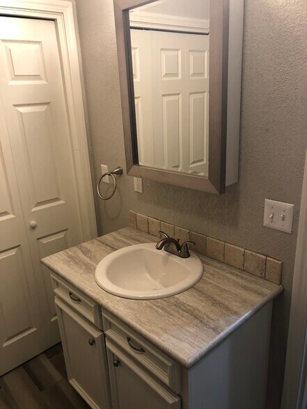 Building Photo - 812 Hardy Springs Cir