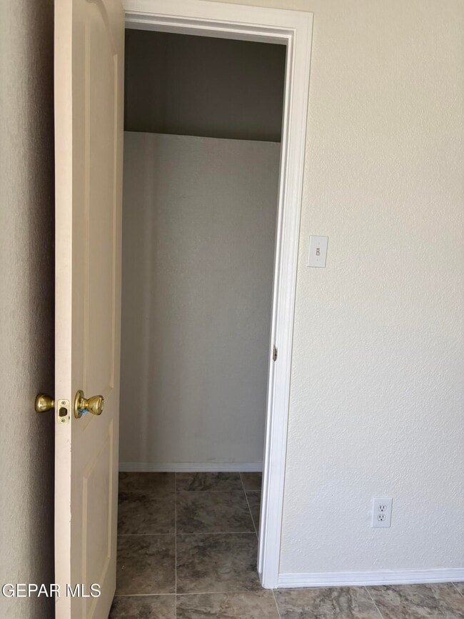 Building Photo - 11812 Kings Arms Ct