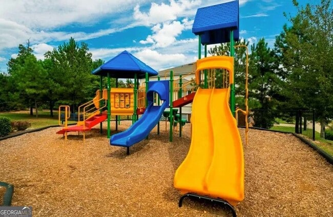 Building Photo - 91 Somerset Club Dr SE