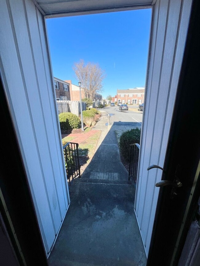 Building Photo - ***Waterfront Condo W/S/T INCLUDED!