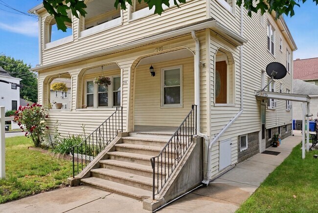 Building Photo - 216 Broadway
