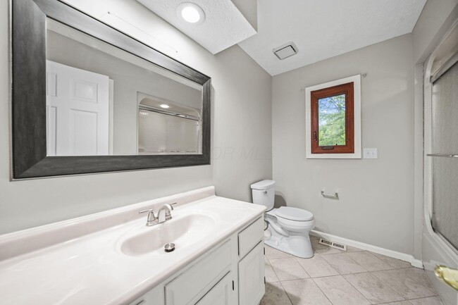 Building Photo - 1094 Farrington Dr