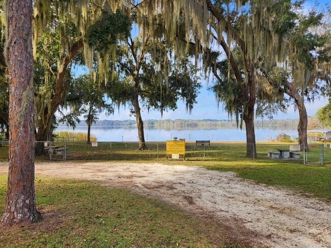 Building Photo - Discounted rent!.. 2 Bed 1 Bath Loaded with XTRA features!