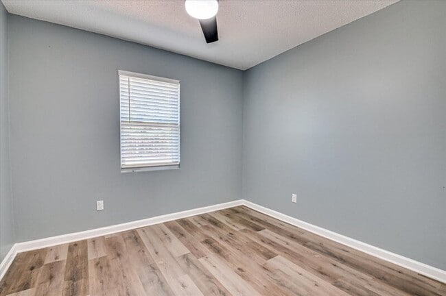 Building Photo - 2572 Tara Heights Cir