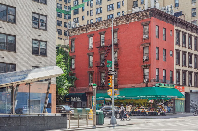 Building Photo - 300 E 69th St