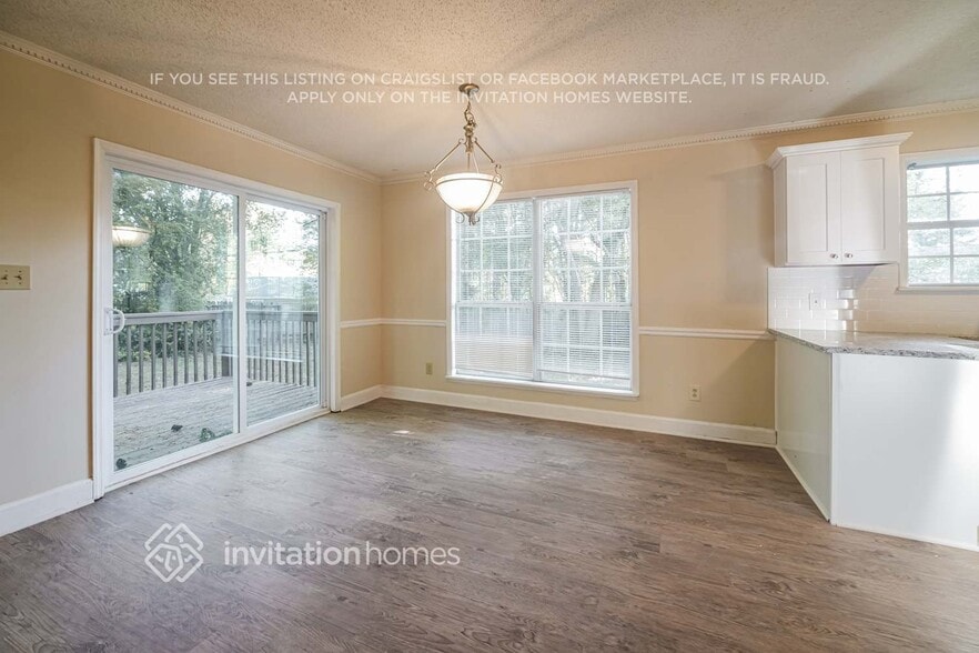 Building Photo - 7855 Dogwood Way