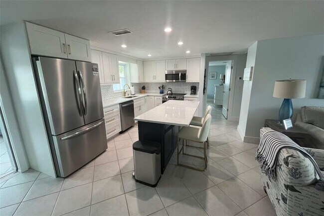 Building Photo - 345 Avenida Leona