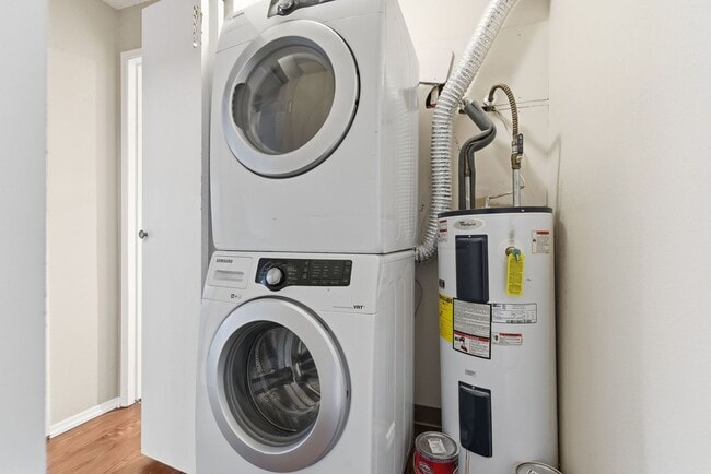 Building Photo - 6121 E 6th Ave