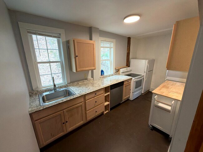 Building Photo - 935 Rumney Rte 25