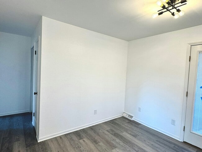 Building Photo - 6022 Clover Ln