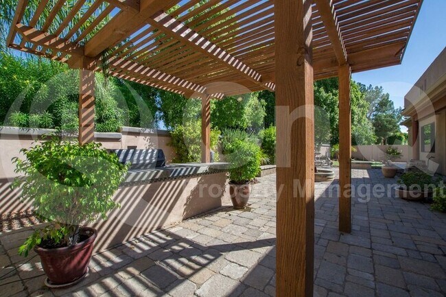Building Photo - 1326 E Catamaran Dr