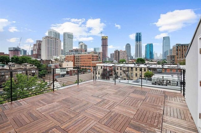 Building Photo - 16 Bright St