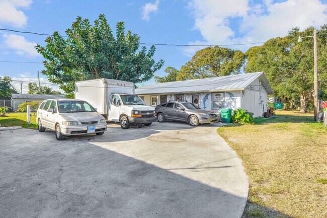 Building Photo - 3147 Naylor Terrace