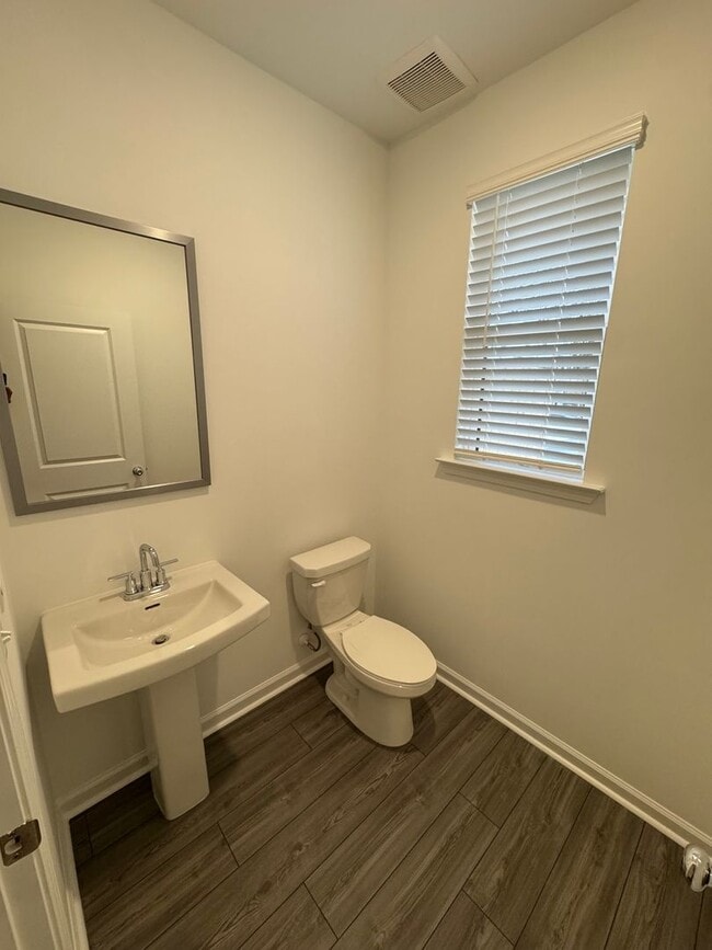 Building Photo - Beautiful 4 bed 3.5 Bath Home in Heart of Lawrenceville!