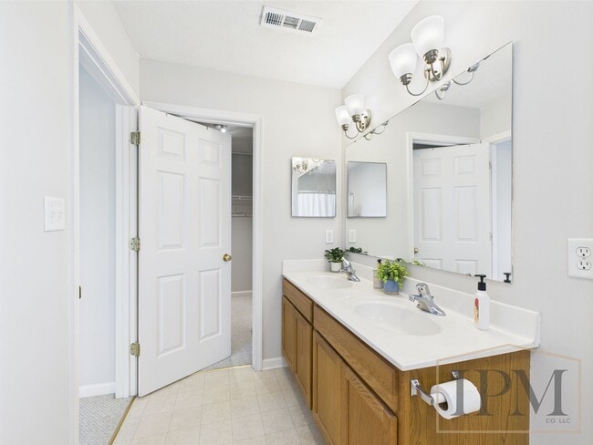 Building Photo - Available Now!- 3 Bedroom Home in Eastern ...