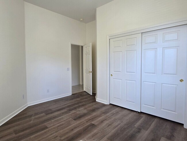 Building Photo - Beautiful single story home with over 1600...