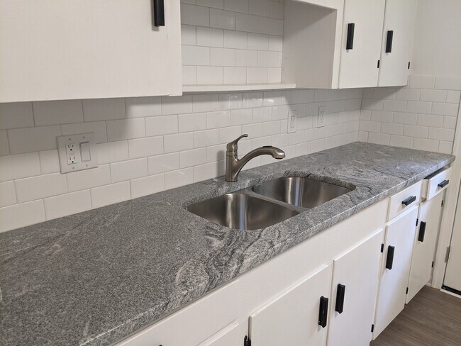 Building Photo - 3200 Windemere Pl