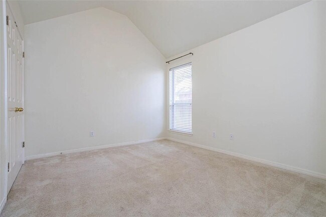 Building Photo - 3605 Bayton Dr