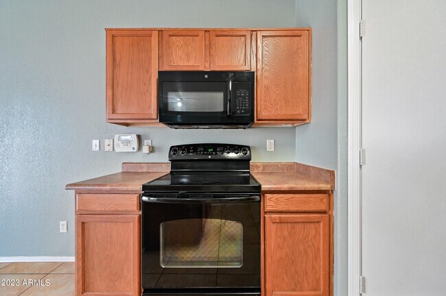 Building Photo - 7409 N Solano Dr