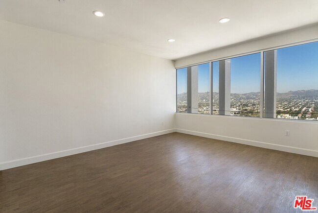 Building Photo - 735 Hauser Blvd