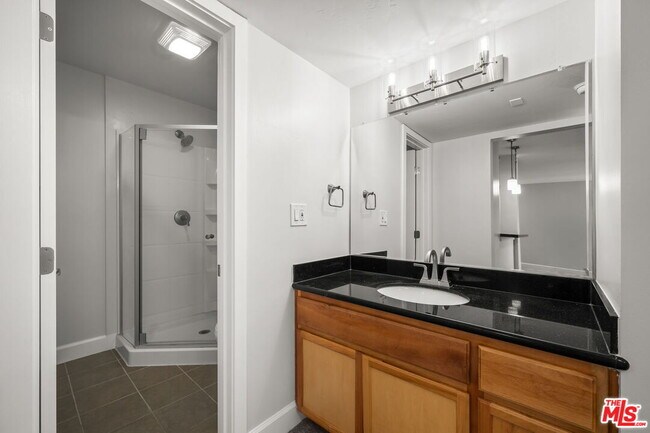 Building Photo - 10982 Roebling Ave