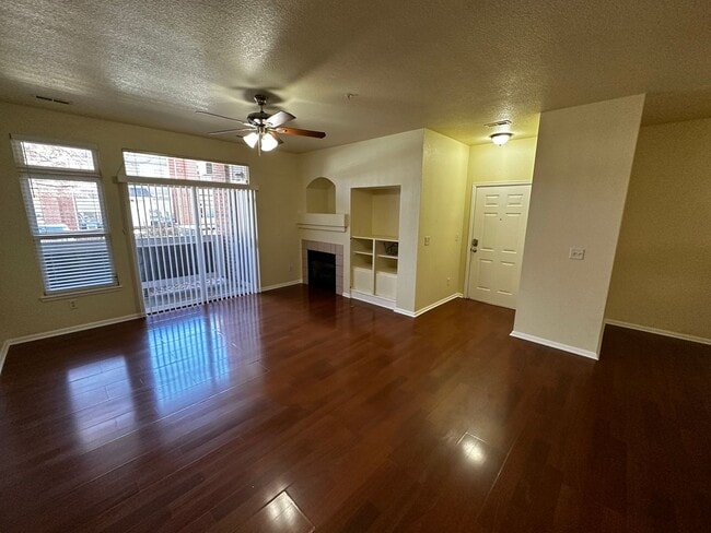 Building Photo - Move in Ready!!  3 Bedroom Condo - Cherry Grove - Aurora.....