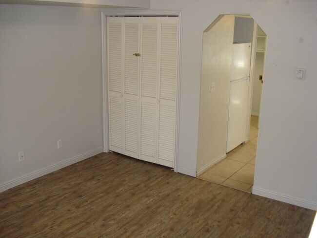 Building Photo - 60 E 200 N