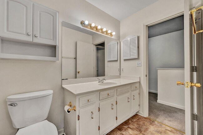 Building Photo - 7007 Oak Ct