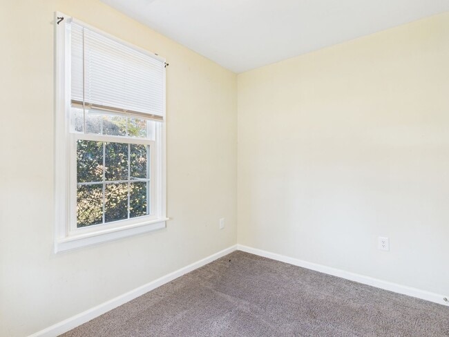 Building Photo - 604 W Vine St