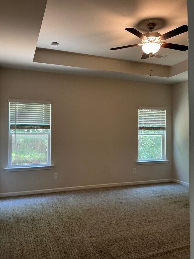Building Photo - 3-bedroom, 2.5-bathroom single-family home